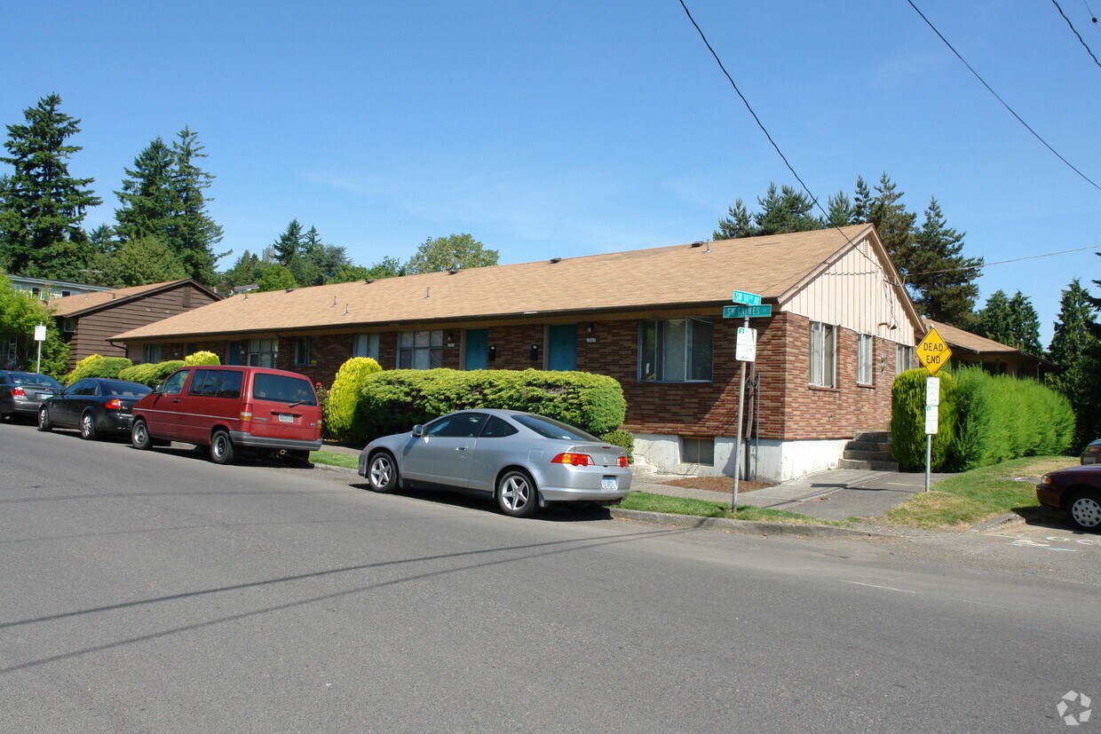 Primary Photo - Charmel Apts