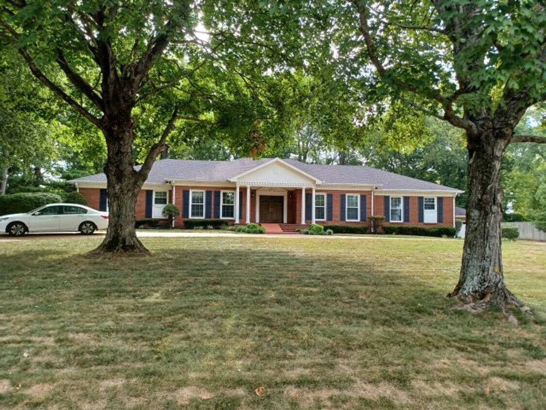 Foto principal - 4 br, 2.5 bath House - 302 Dyer Lane