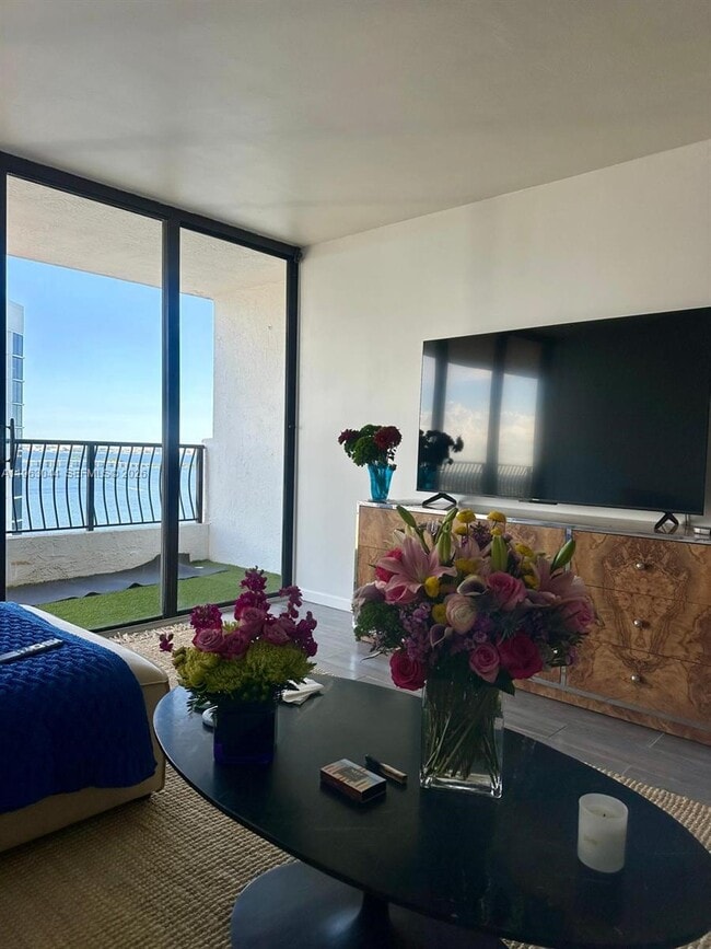 Building Photo - 555 NE 15th St