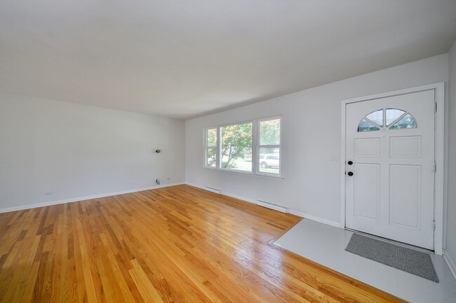 Building Photo - 36 Robin Hill Dr