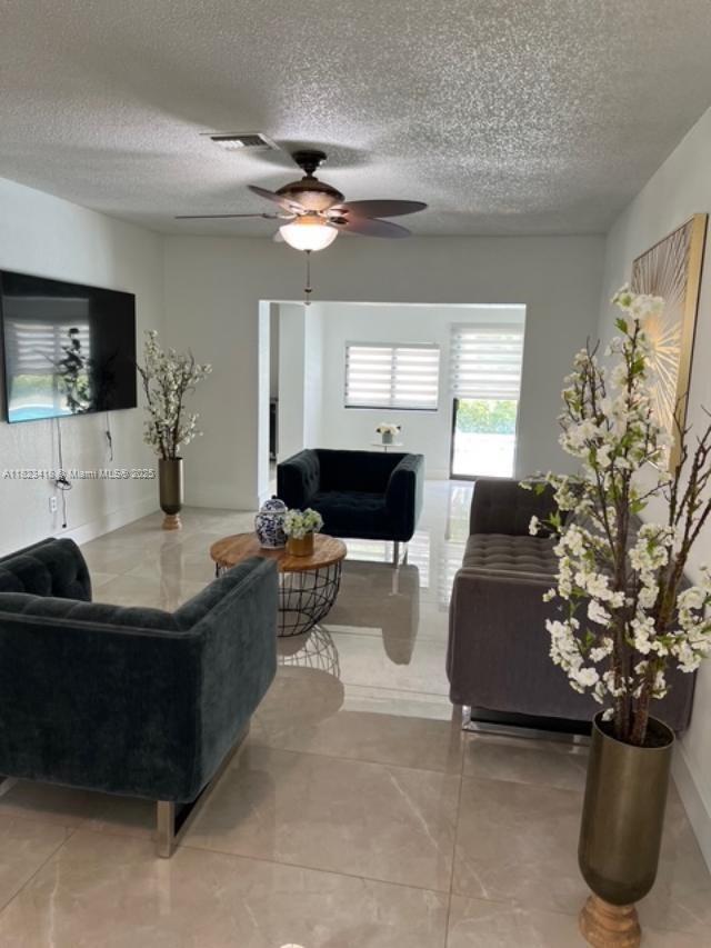 Foto del edificio - 10860 NW 40th St