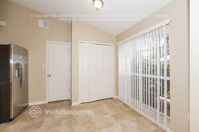Foto del edificio - 7314 Carillon Ave