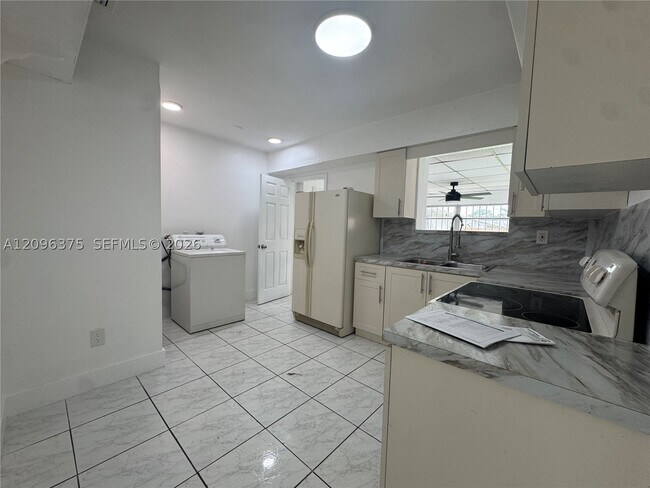 Foto del edificio - 1320 W 37th St