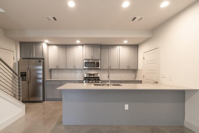 Foto del edificio - 7301 Providence Ave