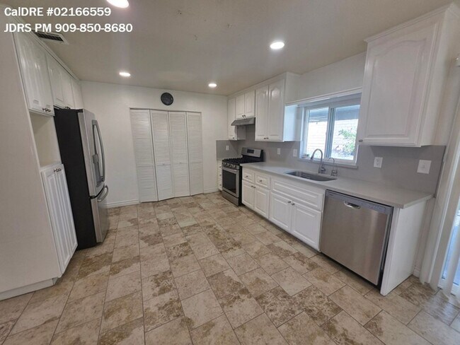 Foto del edificio - Ontario 3 Bedroom Home