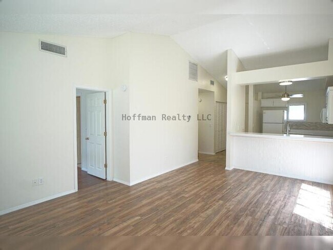 Building Photo - 2-Bed, 2-Bath Condo in Meadowood Community Temple Terrace