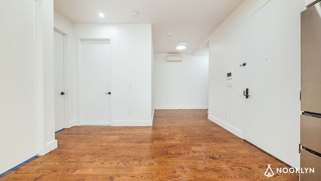 Foto del edificio - 901 Dekalb Ave