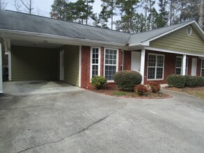 Building Photo - 346 Leafmore Rd SW