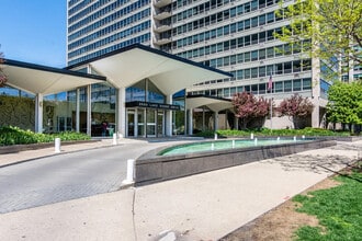 Building Photo - 3550 N Lake Shore Dr