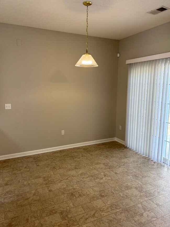 Building Photo - Simpsonville - 4/2.5, 2,100 SF