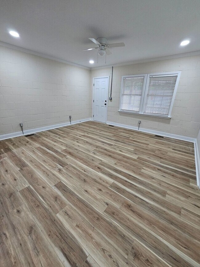 Foto del edificio - 200 Walnut St W
