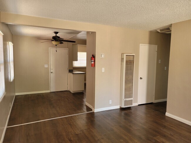 Building Photo - 340 Robalo St