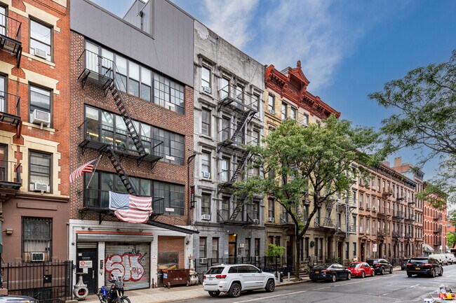 Building Photo - 444 W 49th St