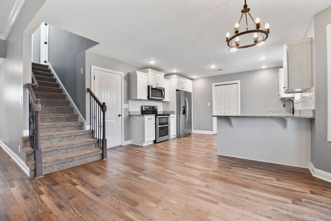 Foto del edificio - Pet Friendly Three Bedroom with Bonus!