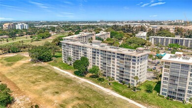 Building Photo - 2671 S Course Dr