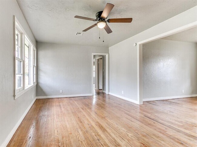 Foto del edificio - 512 SW 49th St