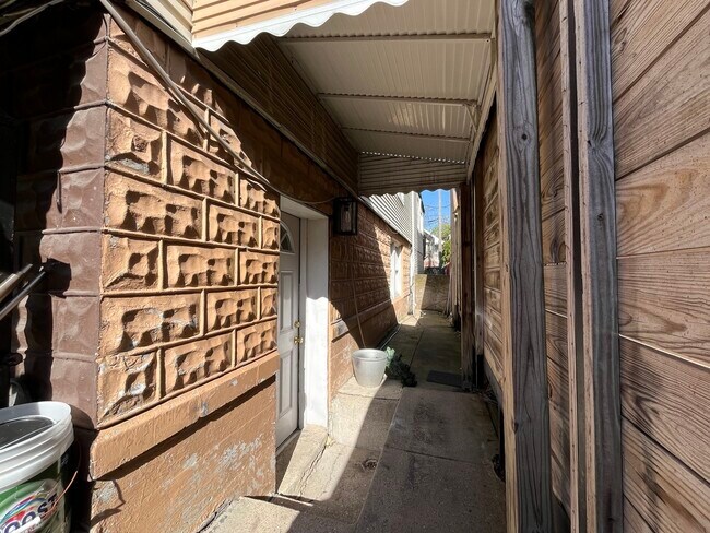 Foto del edificio - 2163 N Talman Ave