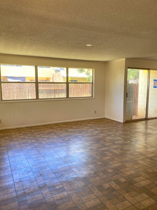 Foto del edificio - 3/1 | 2 car carport | $2,100.00 | avail 7/...