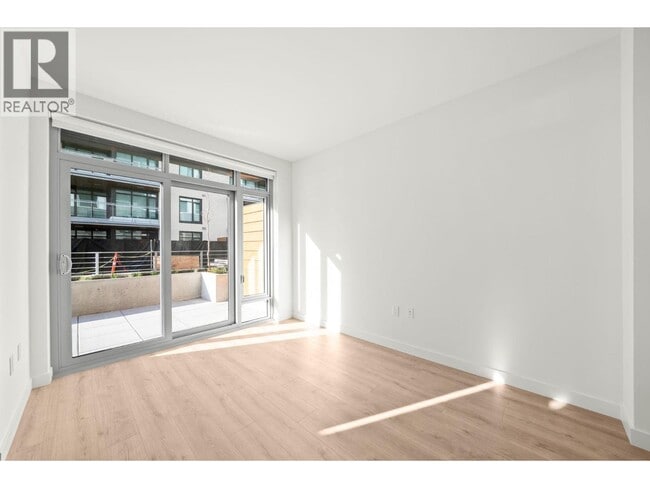 Building Photo - 755 Harbourside Dr