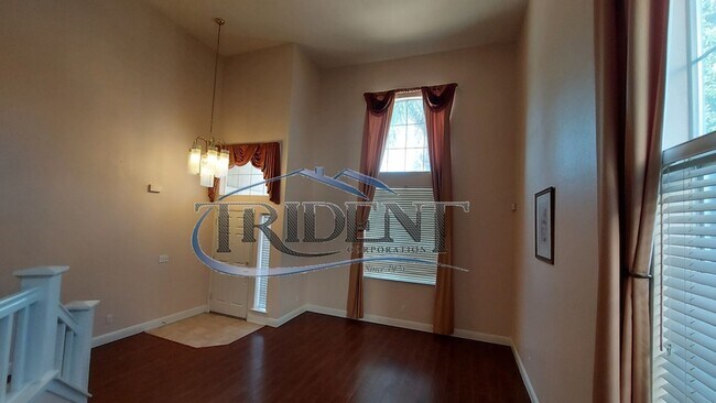 Foto del edificio - This is a large 4 bedroom, 3 bath SOLAR house with a bonus room upstairs