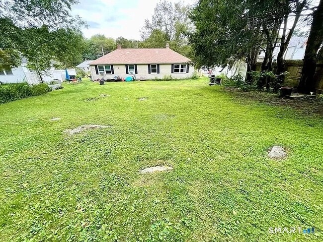 Building Photo - 180 Circle Dr