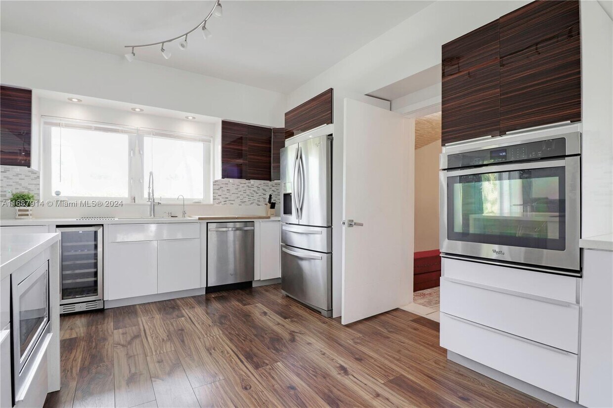 Foto principal - 787 NE 87th St