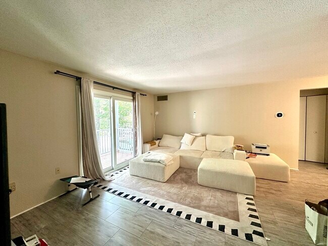 Foto del edificio - 52 Silver Hill Ln