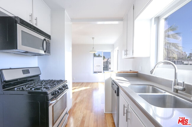 Building Photo - 609 Hayworth Ave
