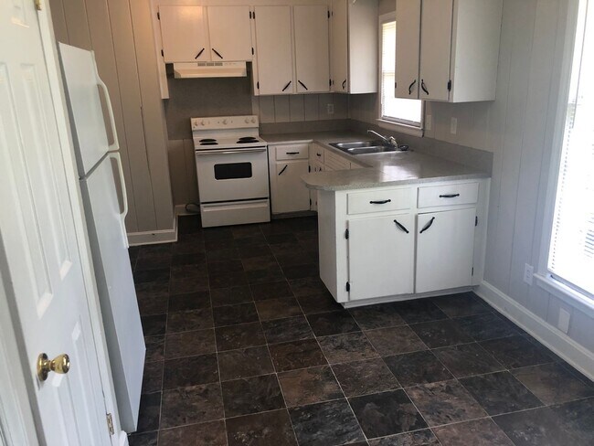 Building Photo - 3024-3026 Amity Garden Duplex