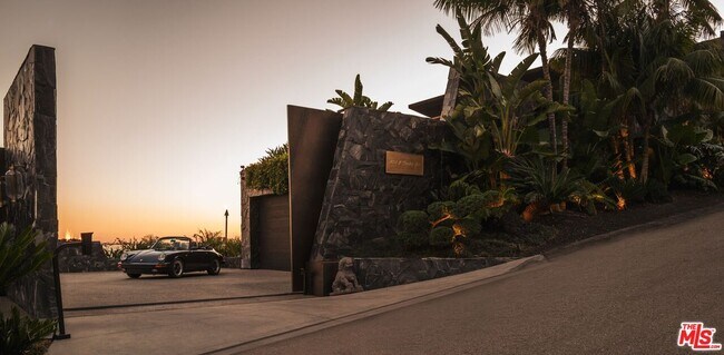 Foto del edificio - 1851 N Stanley Ave