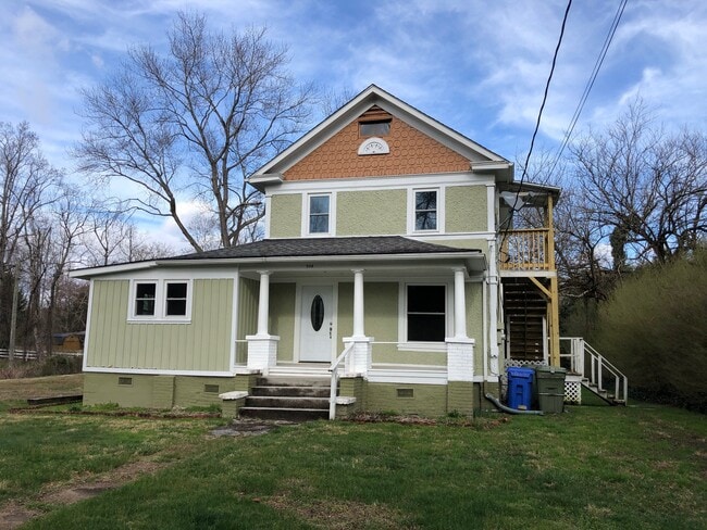 Exterior of house - Unit B upper level - 308 Rose St