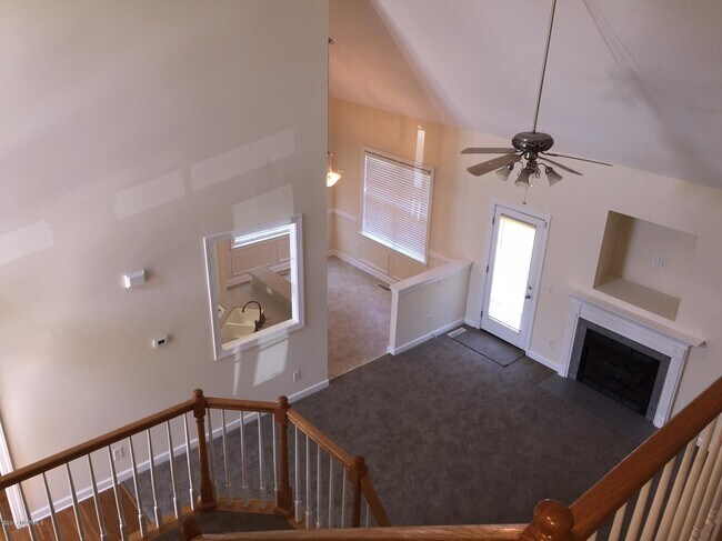 Building Photo - 701 Mandolin Ln