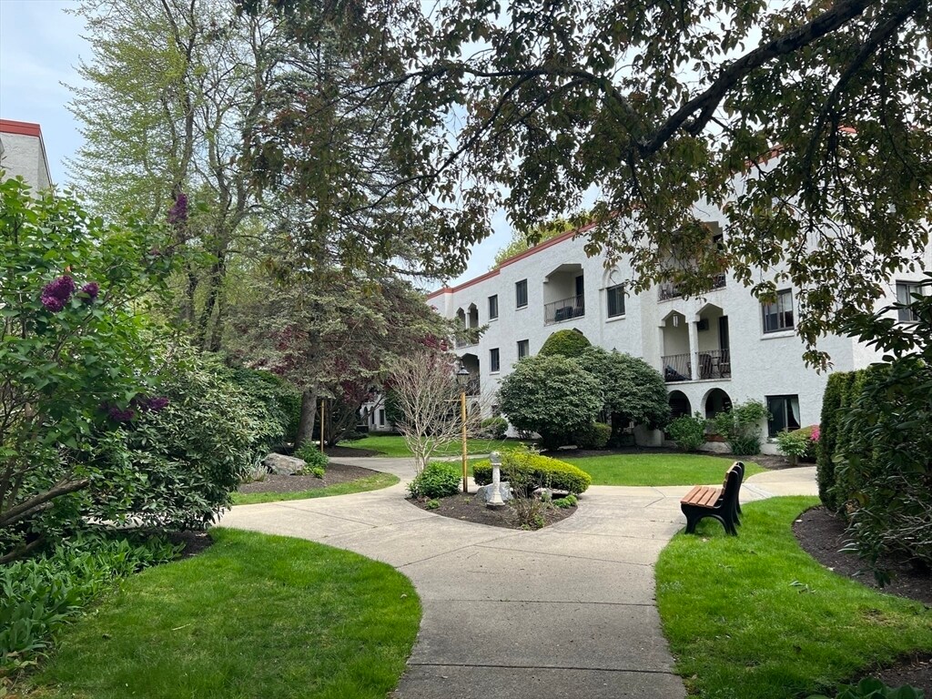 Primary Photo - 320 Fellsview Terrace