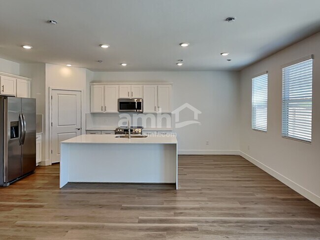 Building Photo - 9604 Harkes Dr