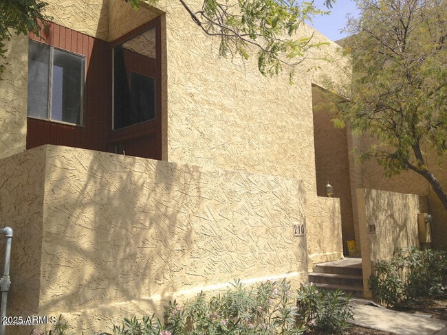 Building Photo - 2165 E University Dr