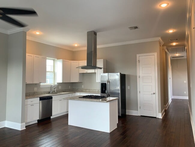 Photo - 2512 Valence St Apartment