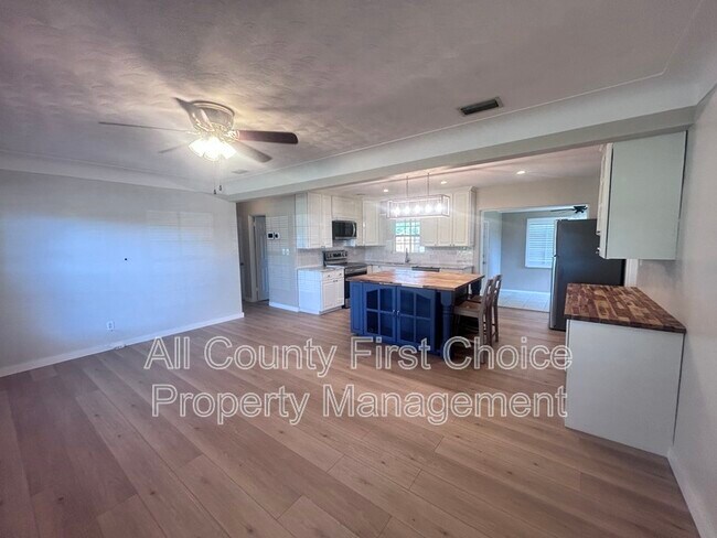 Building Photo - 6801 29th Terrace N