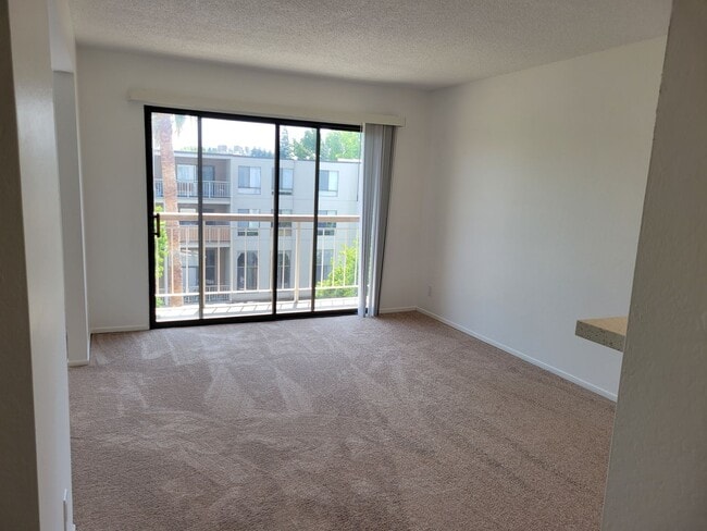Building Photo - Super Light and Bright Junior 1 Bedroom in The Keys