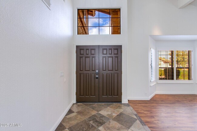 Foto del edificio - 5513 E Grovers Ave