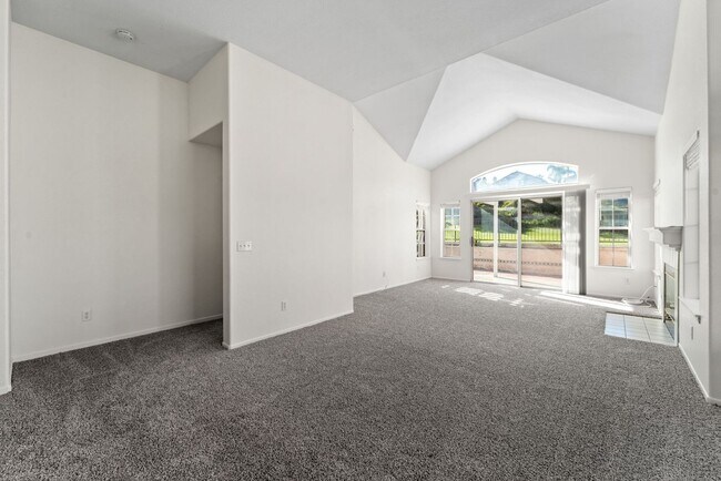 Building Photo - Charming 2 Bed | 2 Bath Single-Story Home with Golf Course Views!