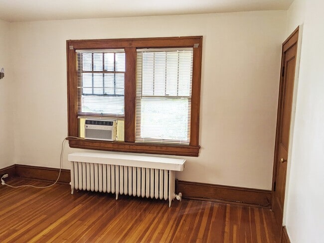 Building Photo - 544 Highland Ave SW