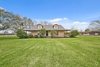 Building Photo - 6903 Lewis Ln