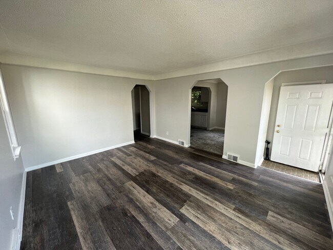 Building Photo - Charming 4-Bedroom brick Bungalow with Mod...