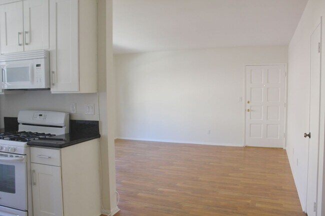 Building Photo - 854 9th St