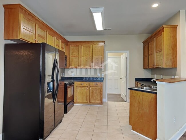 Building Photo - 220 Ash Dr