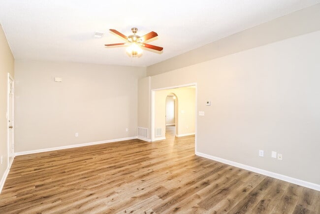 Foto del edificio - 3915 Woodland Dr