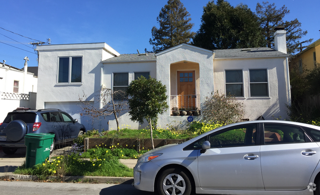 Building Photo - 1007 Evelyn Ave