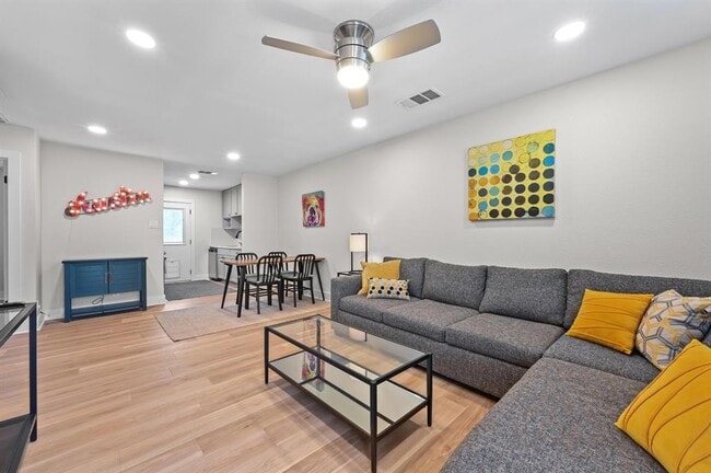 Building Photo - 1307 Falcon Cove