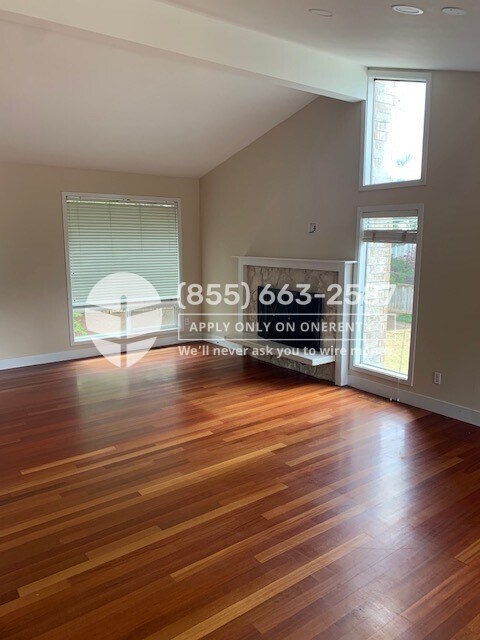 Building Photo - 9064 NE 33rd St