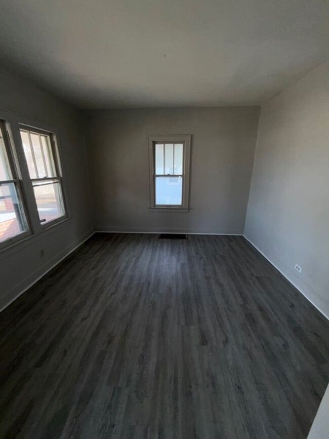 Foto del edificio - 3304 Kratzville Rd